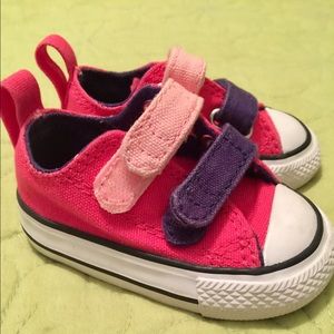 Converse in awesome condition size 2 toddler